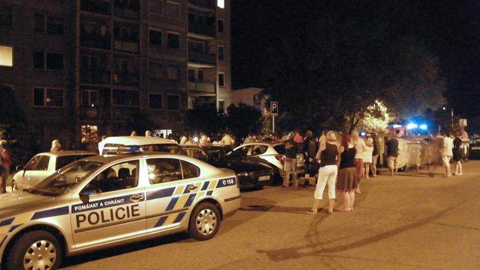 V Modřanech hořel byt! Dva lidé skončili v nemocnici!