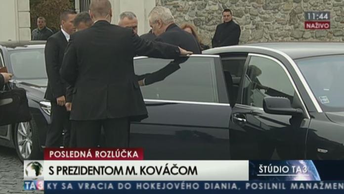Proč přijel Zeman na pohřeb pozdě? Výmluva na počasí nesedí!