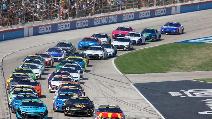 Nejdelší, nejrychlejší, nejobávanější trať NASCAR. To je Talladega Superspeedway
