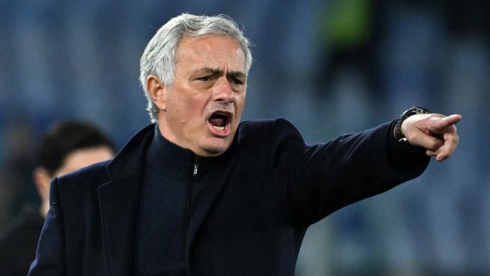 Překvapivý tah legendárního trenéra. Mourinho míří do Turecka