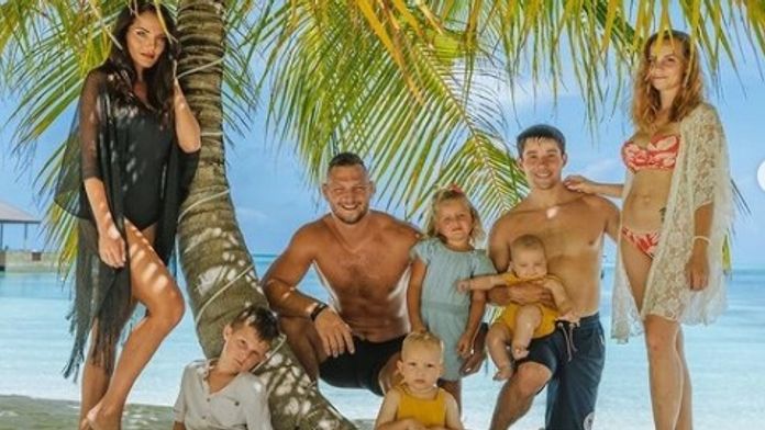 Bílá pláž a tyrkysové moře! Poznáte, kam jeli Prskavec s Krpálkem na dovolenou?