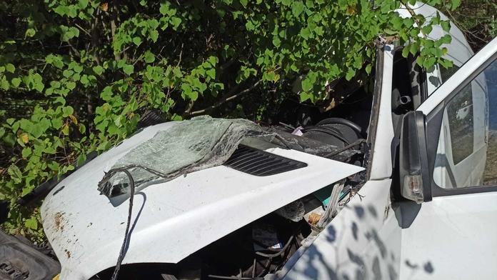 Tragické nehody. Zemřel motorkář a muž ze zdemolované dodávky