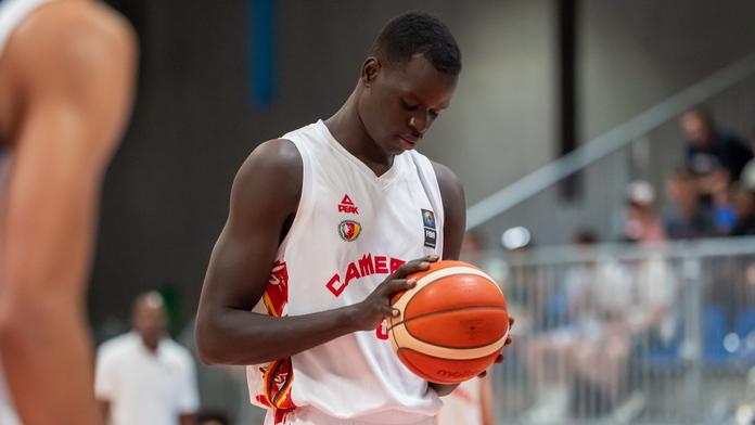 Nevídaný zkrat. Basketbalista zasmečoval do vlastního koše, jeho tým prohrál