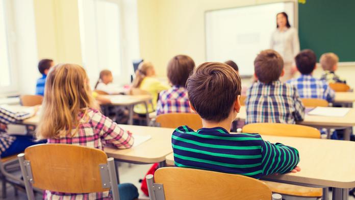 Nenechte své děti ničit si záda! Tipy, jak tomu spolehlivě zabráníte
