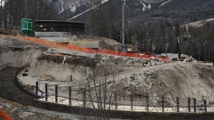 Výstavba nové dráhy pro boby a skeleton nabrala před ZOH v Cortině d'Ampezzo velké zpoždění