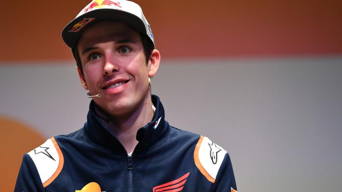 Bratrovražedný souboj v cíli ovládl mladší Alex, na bedně skončil i Rossi