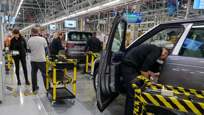 Land Rover zůstává ochromený po útoku hackerů. Může to trvat měsíce