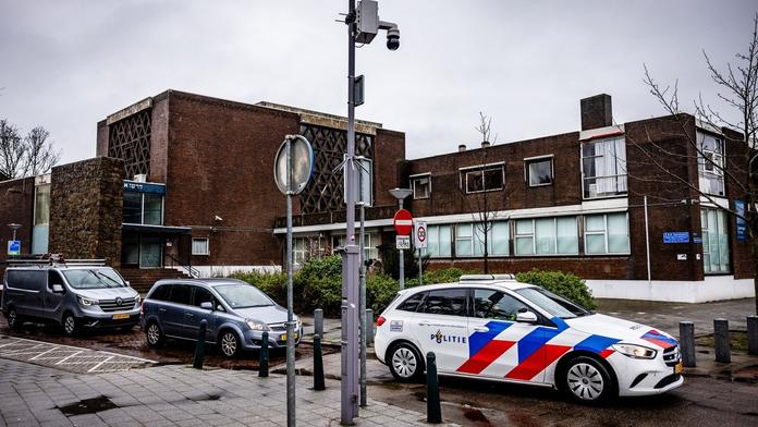Žhářský útok v Rotterdamu. Čtyři maskovaní muži zapálili synagogu