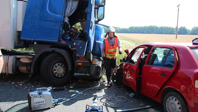 TRAGICKÁ NEHODA: Dva mladí lidé zemřeli na silnici