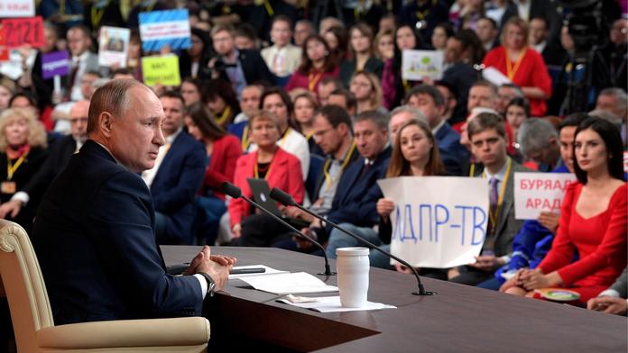 Putinova dlouhá řeč: Vznik Ukrajiny byla chyba, Lenin zůstane, kde je
