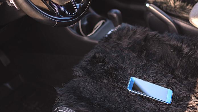 Stala se nehoda, zburcoval mobil v Děčíně záchranáře. Byl porouchaný