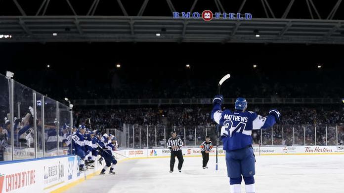 Odstřelovač Matthews rozhodl zápas NHL pod širým nebem!