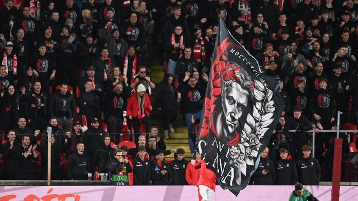 Fanoušci Slavie v domácím zápase proti AS Řím