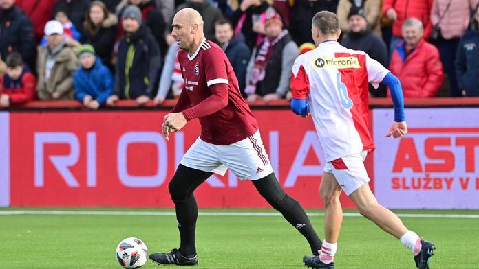 Parádní otočka Sparty v Silvestrovském derby. Za veterány dal dva góly Koller