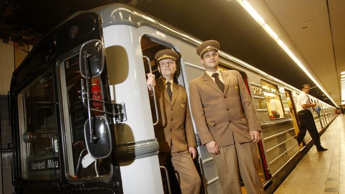 Pražské metro se vrátilo o 34 let zpět. Připomeňte si sovětské "vláčky"