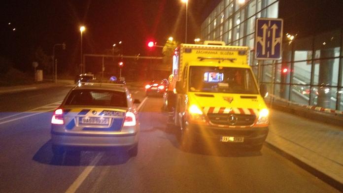 Bezdomovec pobodal u libeňského Kauflandu svého známého! Zraněný skončil v nemocnici