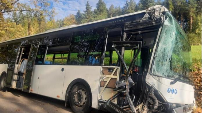 Na Jindřichohradecku havaroval autobus. Tři lidé skončili v nemocnici