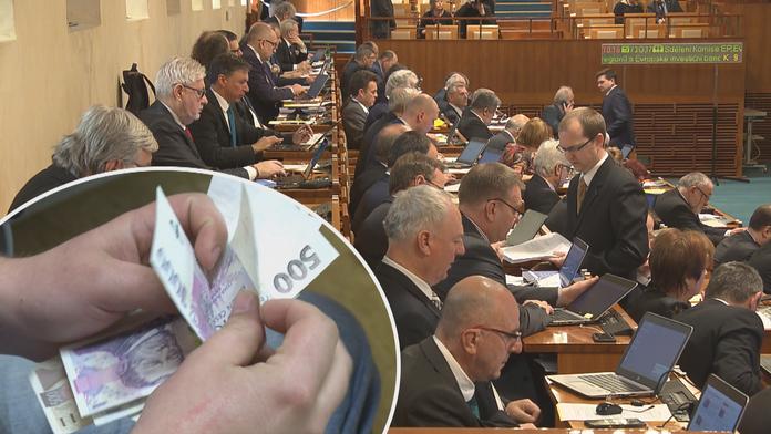 Rušení superhrubé mzdy a snížení daně z příjmu se komplikuje. Dochází i čas