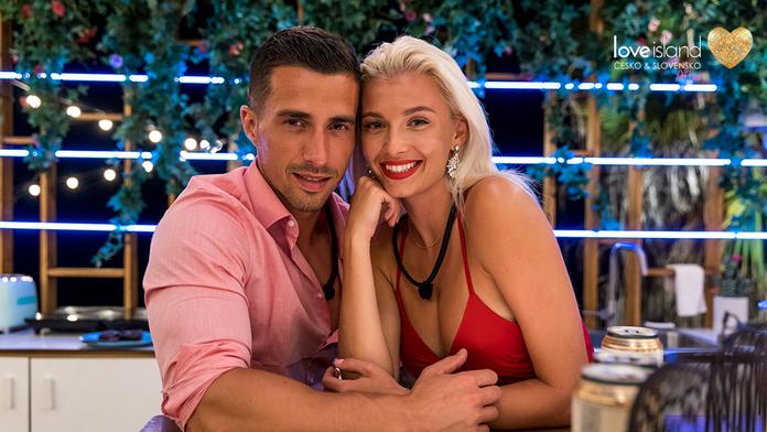 Laura z Love Islandu popsala pekelnou cestu letadlem. Nejhorší byli Slováci