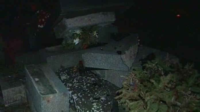 Vandalové řádili na hřbitově