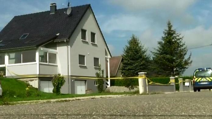 Chlapec (15) ubodal bratra a sestru (8 a 11)! Lezli mu na nervy