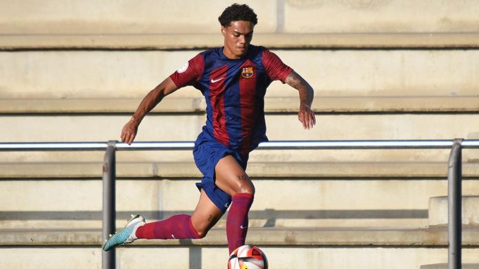 Ronaldinhův syn João Mendes v dresu Barcelony