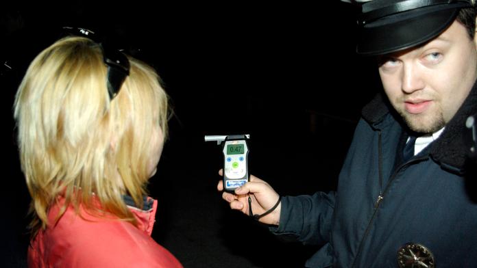 Opilá řidička prchala před policisty s dcerou autě!