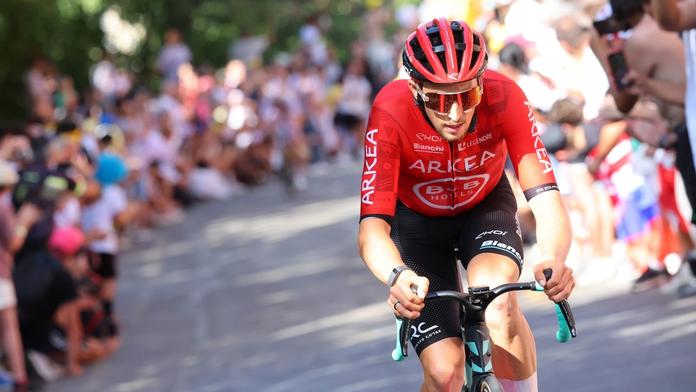 Druhou etapu Tour ovládl Vauquelin, Bardet přišel o žlutý trikot, vede Pogačar