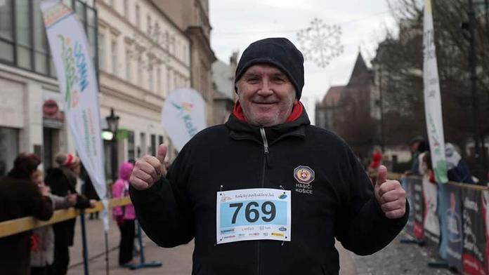Muž upadl na náledí, po třech dnech v nemocnici zemřel! Město vinu odmítá