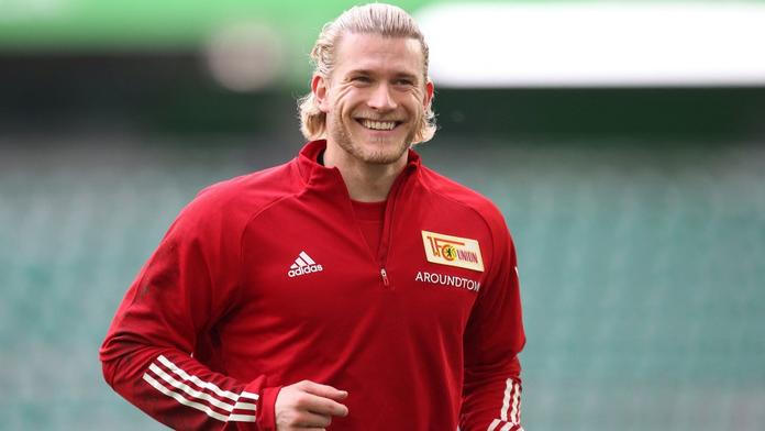 Svůdník Karius ulovil další sexbombu. Randí se známou italskou reportérkou