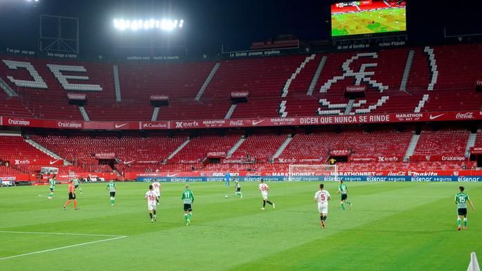 Liga mistrů se rozehraje na domácích stadionech, rozhodla UEFA