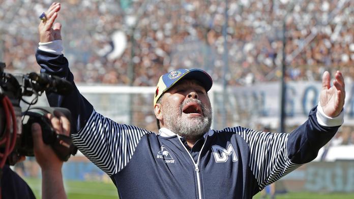 Karanténa se nevyhnula ani fotbalové legendě! V izolaci je Diego Maradona