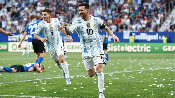 Fantom Messi zničil Estonsko. Soupeři nasázel bůra. Blýskl se i Ronaldo