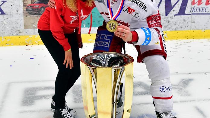 Vrána pohřbil milovanou Lindsey. Její rodiče popsali, co se při obřadu dělo