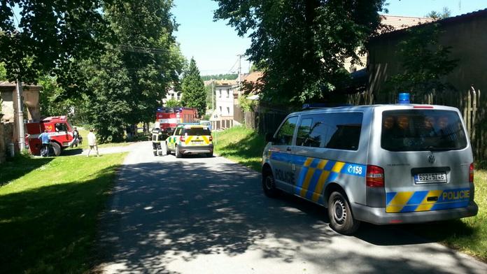 Mladík schválně podpálil byt, 15 lidí muselo před ohněm utéct