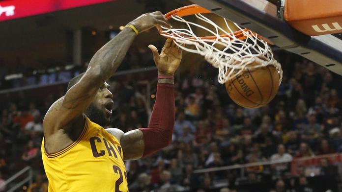 LeBron míří ke hvězdám! Sestřelil Nets a má legendy na dosah