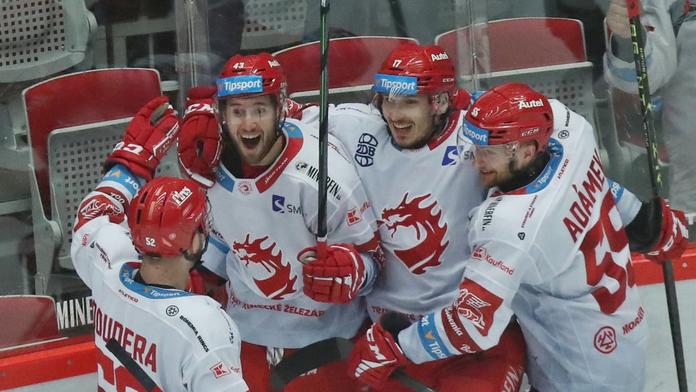 Obhájce titulu je ve čtvrtfinále. Třinec přejel Litvínov 3:0 na zápasy