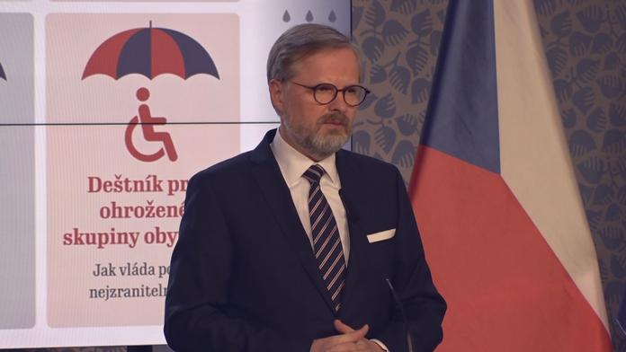 Vláda nám nepomůže, myslí si Češi. Bojí se chudoby, ukázal průzkum