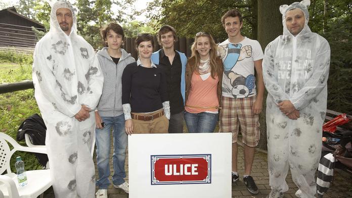 KŘEST V ZOO! Levhartí dvojčata pokřtily hvězdy seriálu Ulice!