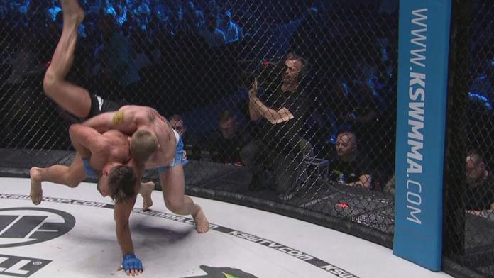 Zápasník v KSW si vykloubil loket, teď ho čeká operace
