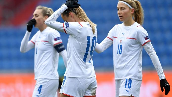 České fotbalistky opět nehrají. Důvodem je covid a zadržení svazového šéfa