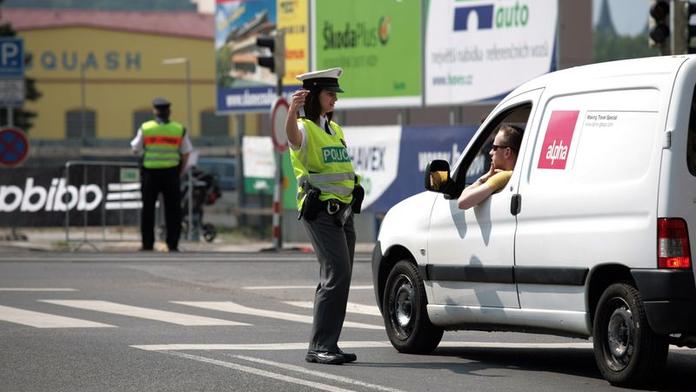 Jel po dálnici 290 km/h. Dostane největší pokutu 24 milionů