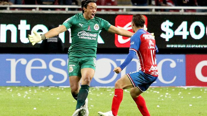 Skvělý výkop! Mexický brankář skóroval z vlastního vápna. VIDEO