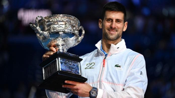 Djokovič vyhrál podesáté Australian Open. V počtu grandslamů dotáhl Nadala