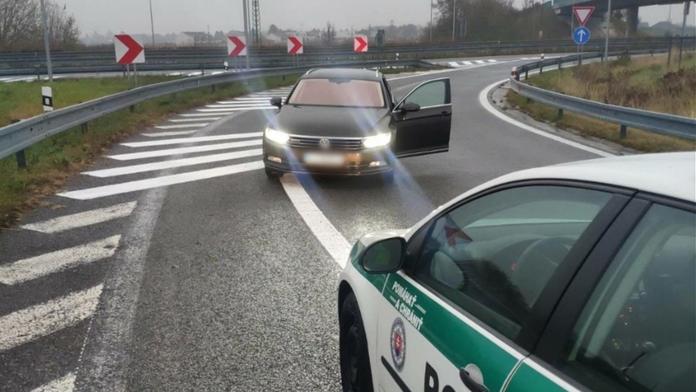 Jedu do práce, hlásila řidička. Uháněla opilá po dálnici v protisměru