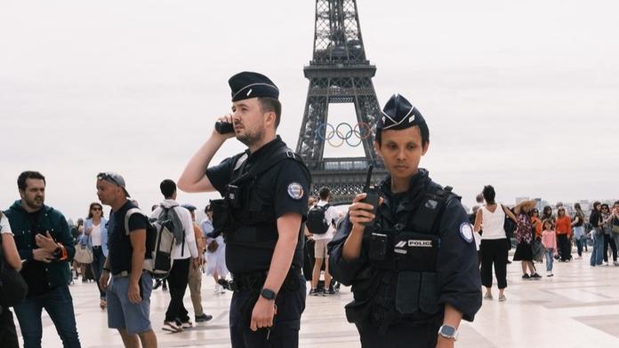 Hrozba těsně před koncem olympiády. Eiffelovu věž museli evakuovat