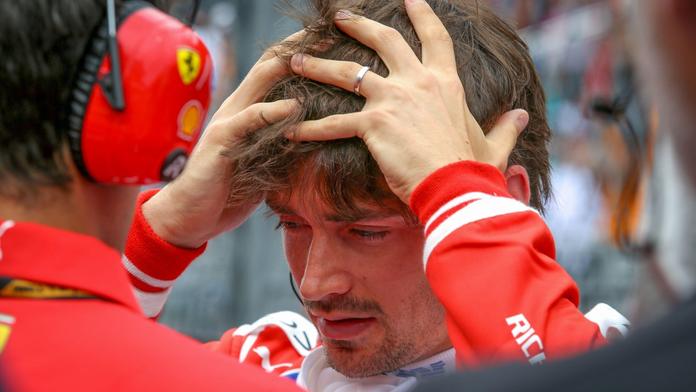 Ferrari v troskách. Leclerc zazdil pódium, dostal trest a přiznal: Je to moje vina