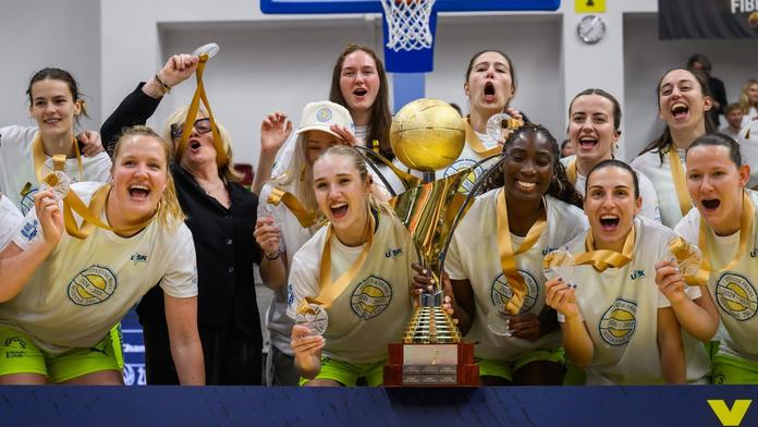 Basketbalistky USK Praha v dubnu oslavily mistrovský titul