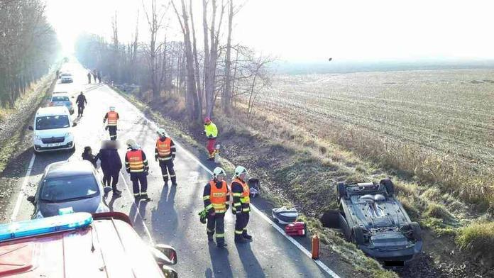 Vážná nehoda na Chebsku! Pro matku a dítě musel letěl vrtulník