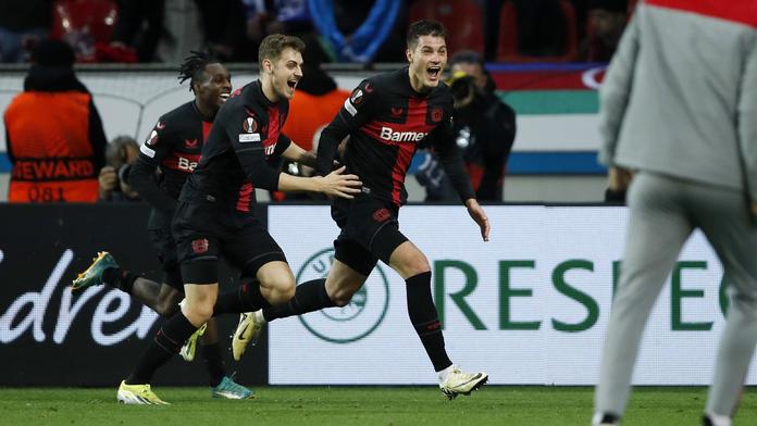 Schick dvěma góly v nastavení spasil Leverkusen. Trefil se i Barák